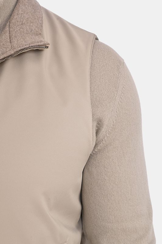 Жилет с воротником KITON Светло-бежевый Мужской UW2444V0449L0 Жилет с воротником KITON Светло-бежевый Мужской UW2444V0449L0
