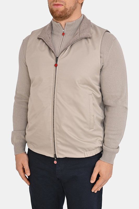 Жилет с воротником KITON Светло-бежевый Мужской UW2444V0449L0 Жилет с воротником KITON Светло-бежевый Мужской UW2444V0449L0