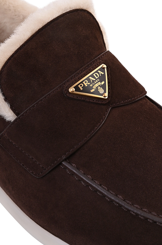 Замшевые лоферы с мехом PRADA Темно-коричневый Мужской 2DG124A0013LRF Замшевые лоферы с мехом PRADA Темно-коричневый Мужской 2DG124A0013LRF