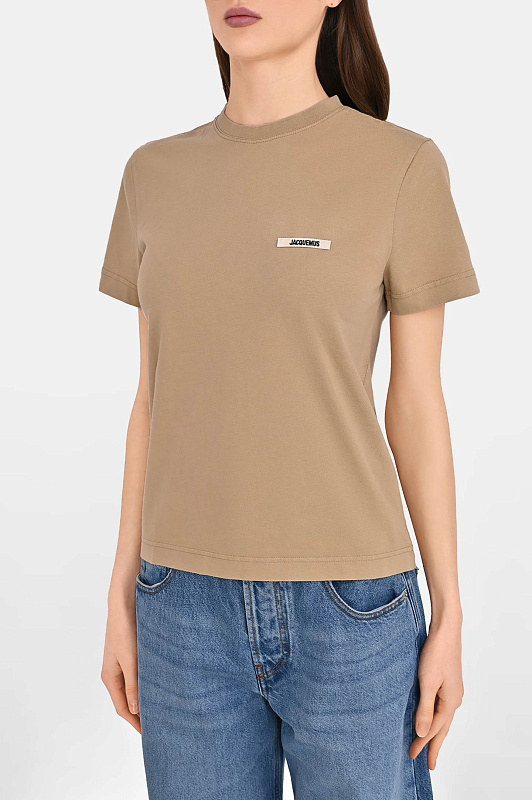Хлопковая футболка с лого JACQUEMUS Бежевый Женский TSW00550AJ00029 Хлопковая футболка с лого JACQUEMUS Бежевый Женский TSW00550AJ00029
